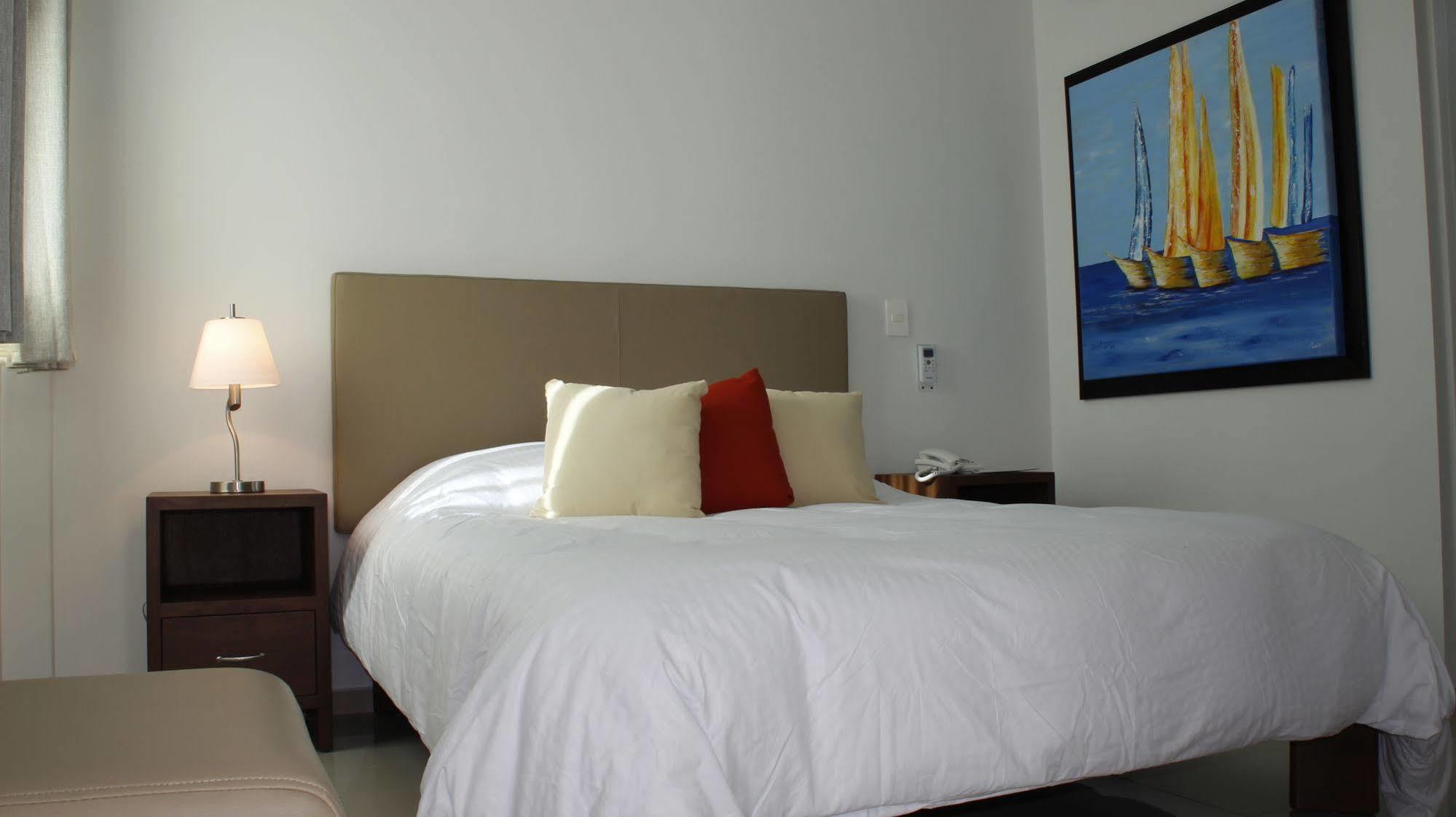 Suites Chapultepec Guadalajara Exterior photo